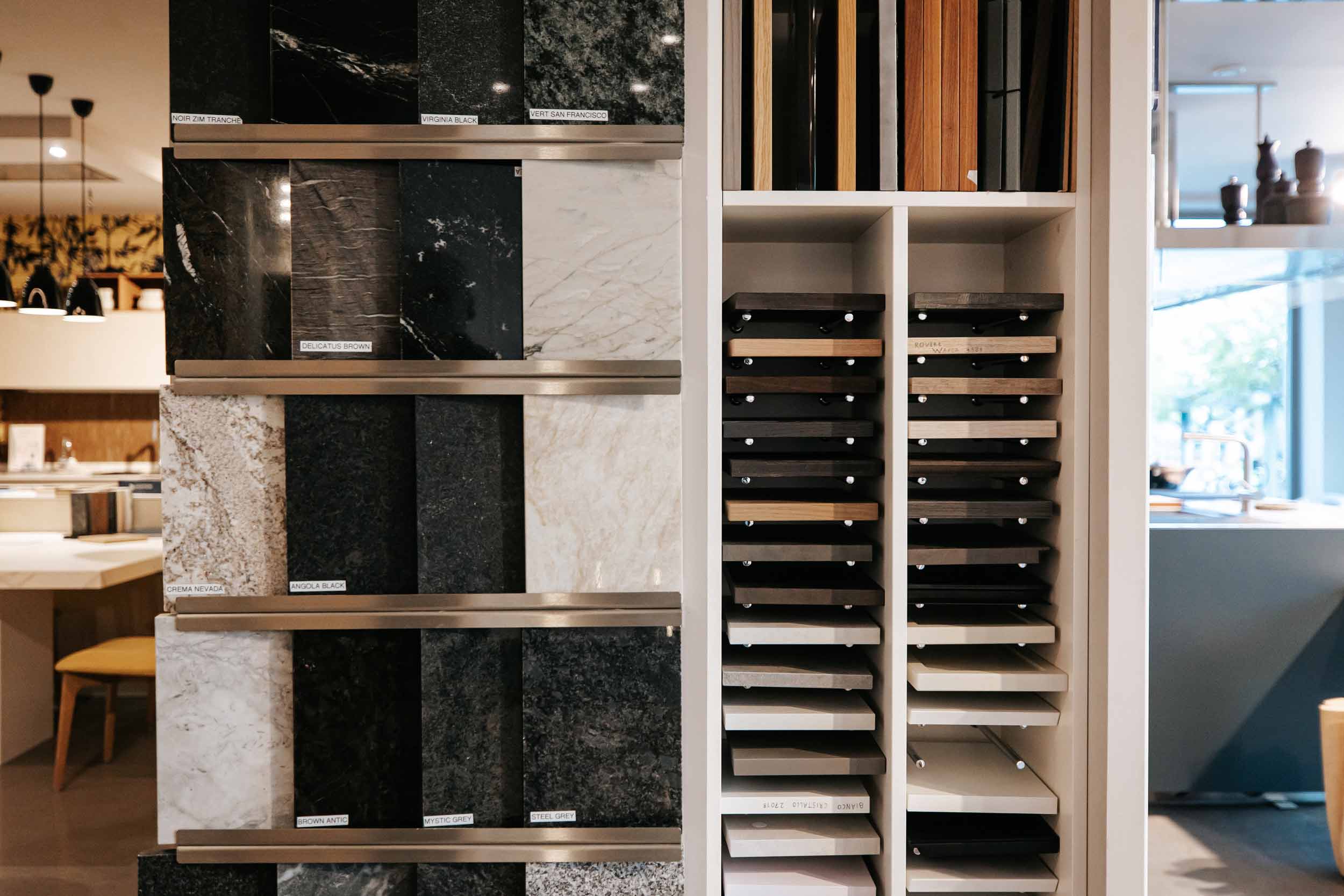 Matériaux et gamme de produit du showroom concept cuisine