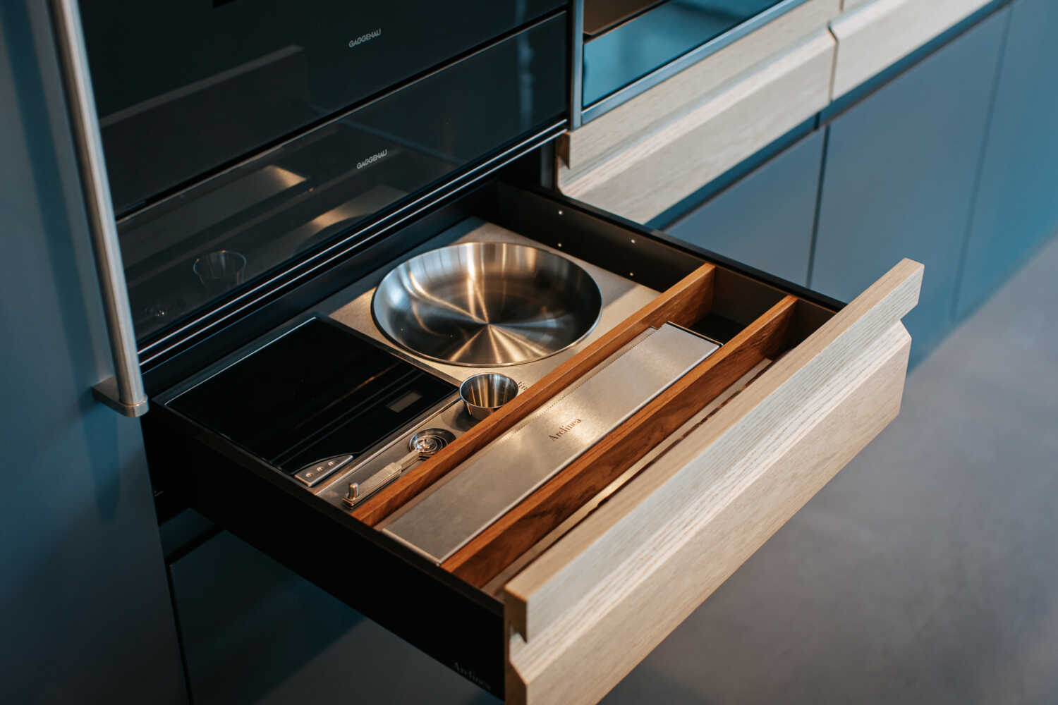 Tiroirs agencés par Concept Cuisine sur un chantier à Megève