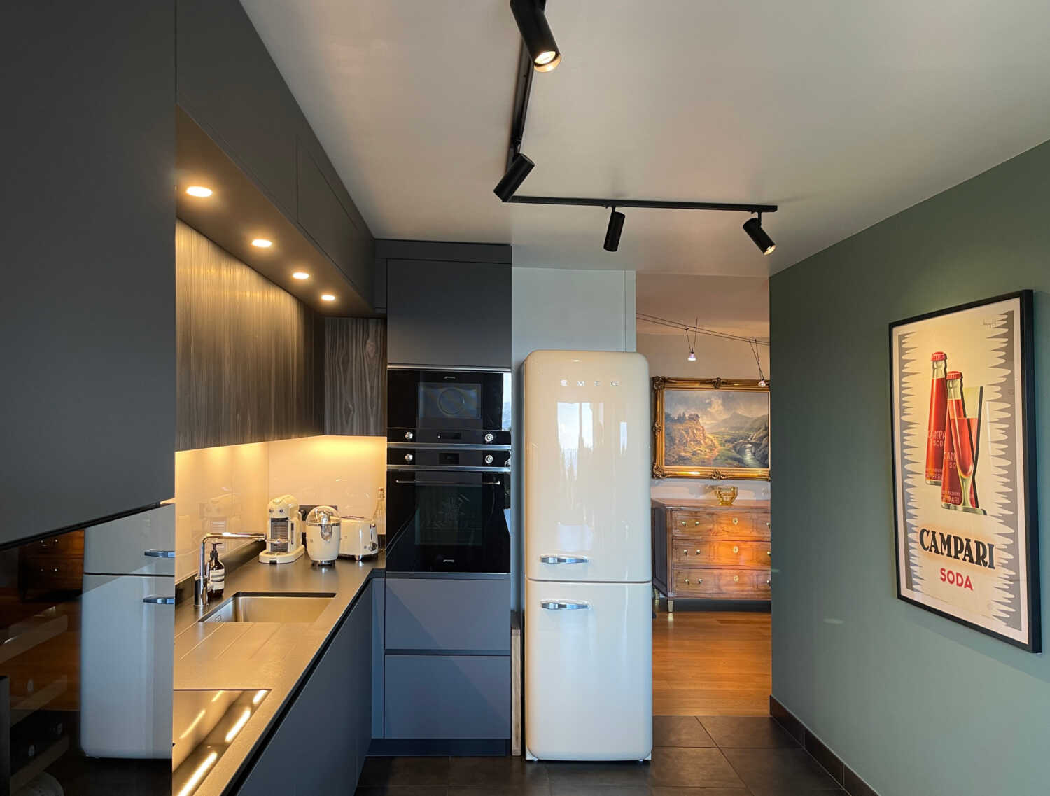 Ameublement avec frigo pour une cuisine à Annecy