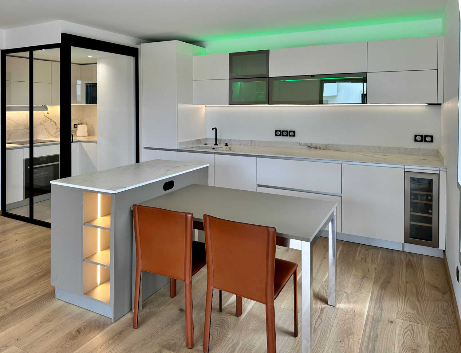 Mobilier et chaises de bar projet d'ameublement concept cuisine à Annecy